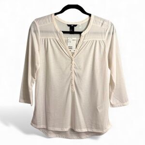 ⭐️ NWT H&M Ivory 3/4 Sleeve Button Top - PTP 20